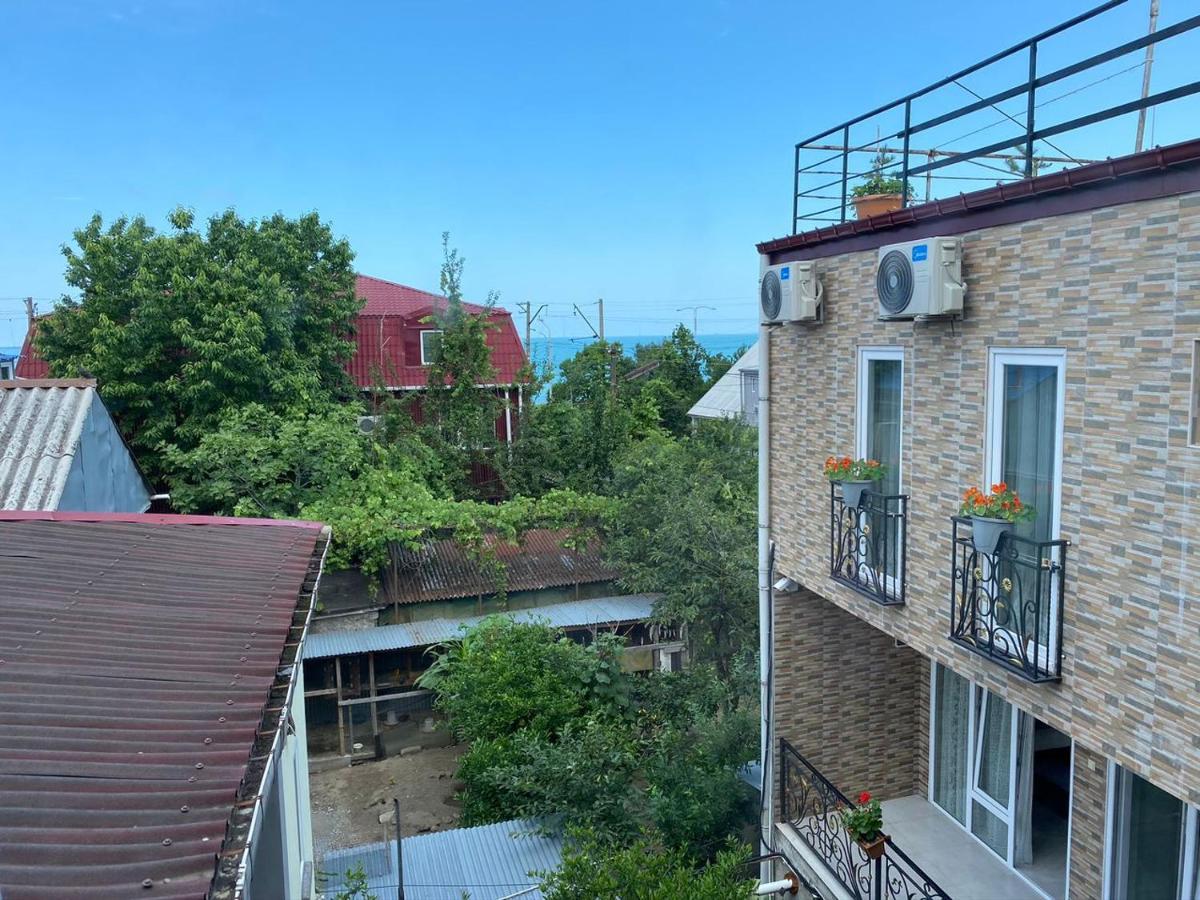 Rudi Guest House Batumi Bagian luar foto