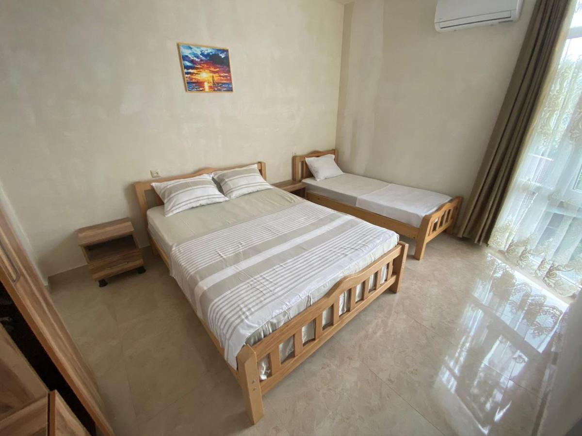 Rudi Guest House Batumi Bagian luar foto