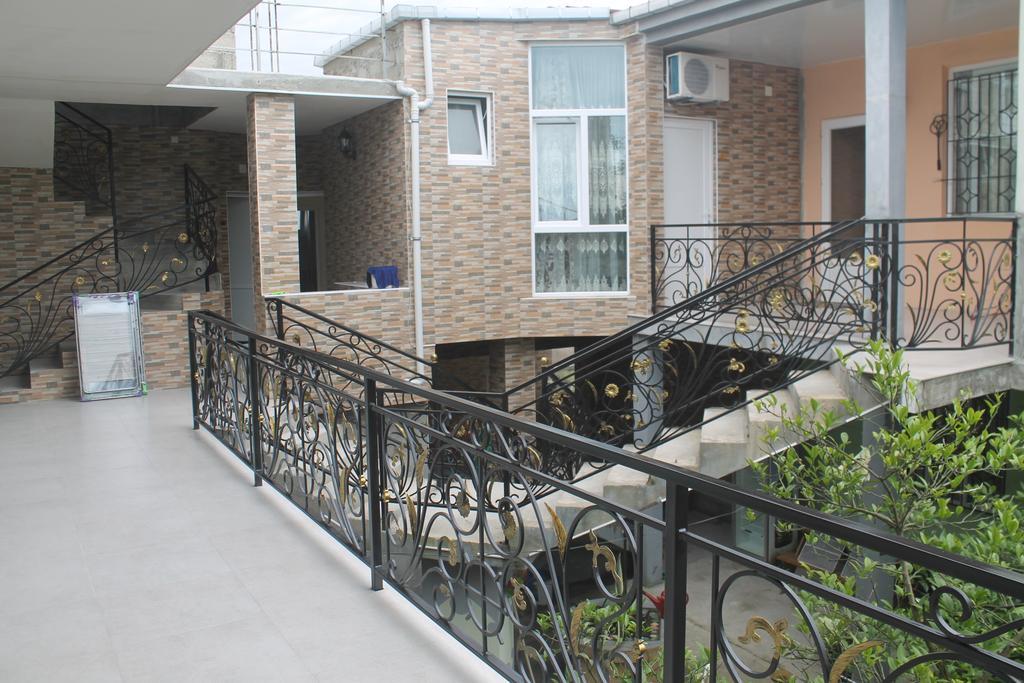 Rudi Guest House Batumi Bagian luar foto