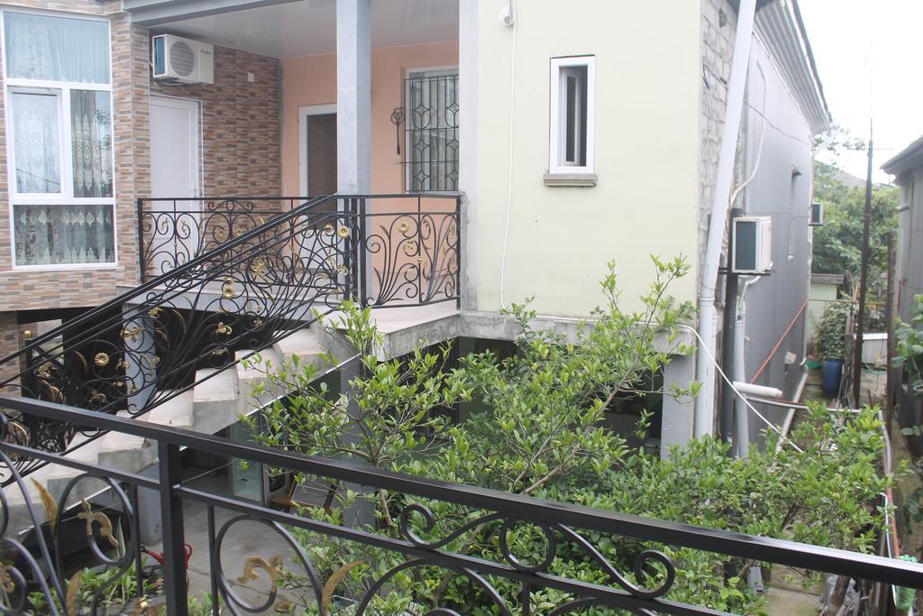 Rudi Guest House Batumi Bagian luar foto