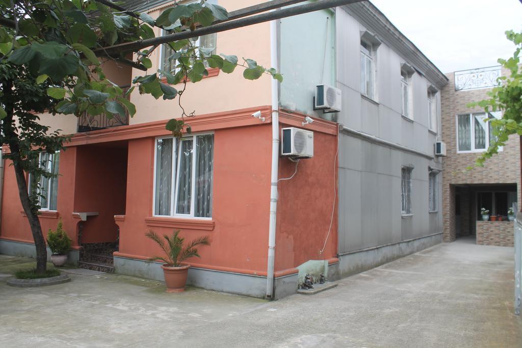 Rudi Guest House Batumi Bagian luar foto