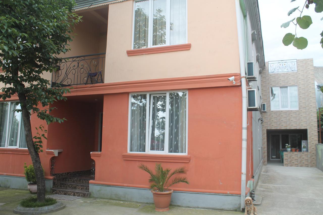 Rudi Guest House Batumi Bagian luar foto