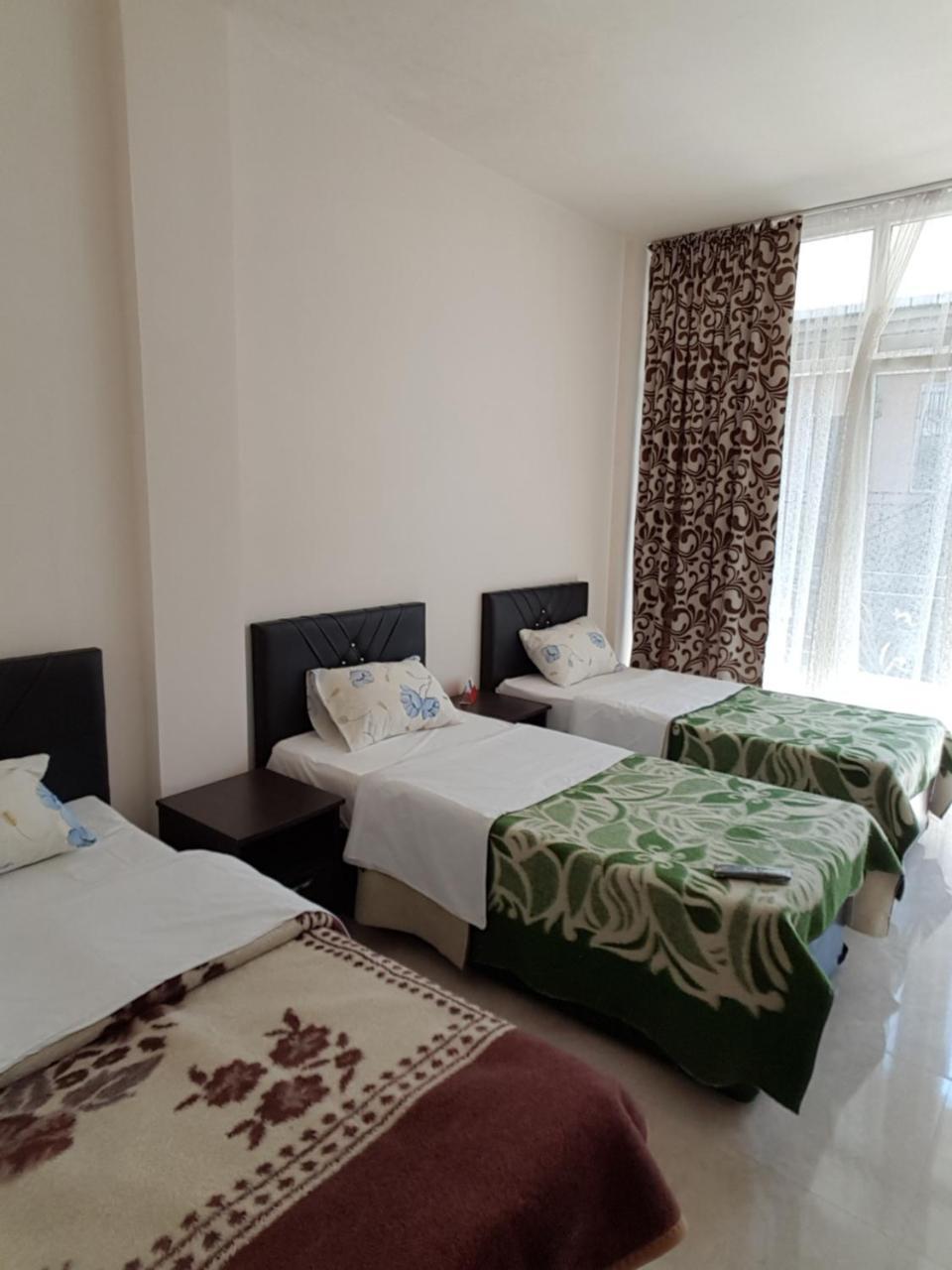 Rudi Guest House Batumi Bagian luar foto